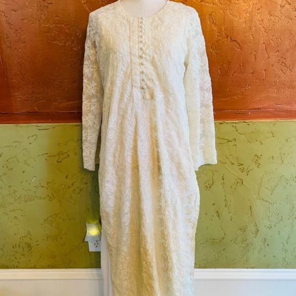 White net shirt with transparent micro sequin and embroidered work - Picture 3 of 6